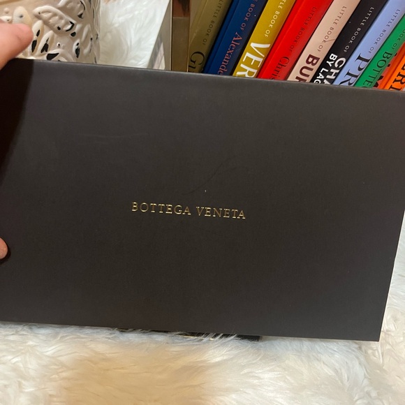 Bottega Veneta Intrecciato White and Black Wallet - Picture 16 of 16